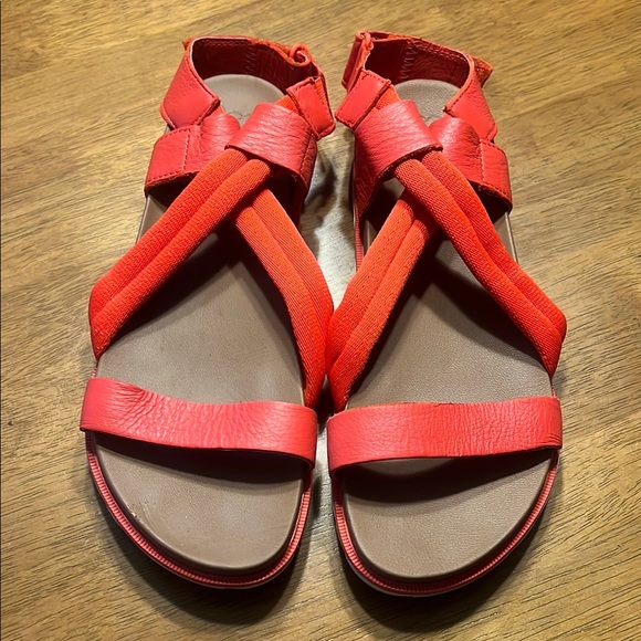 Sorel Shoes - Sorel Red and Brown Sandals Modern Crisscross Design